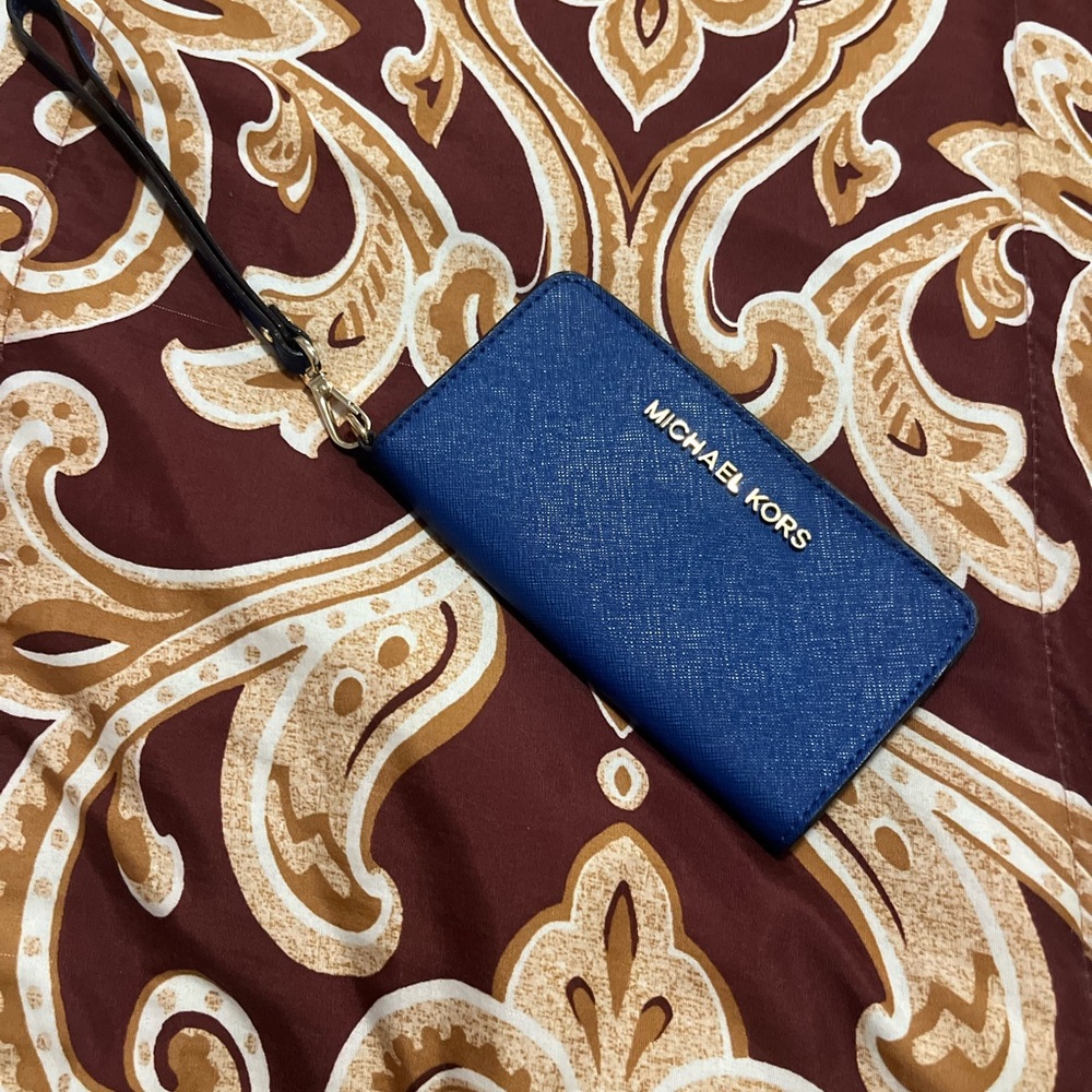 Michael Kors Snap Shut Phone Case